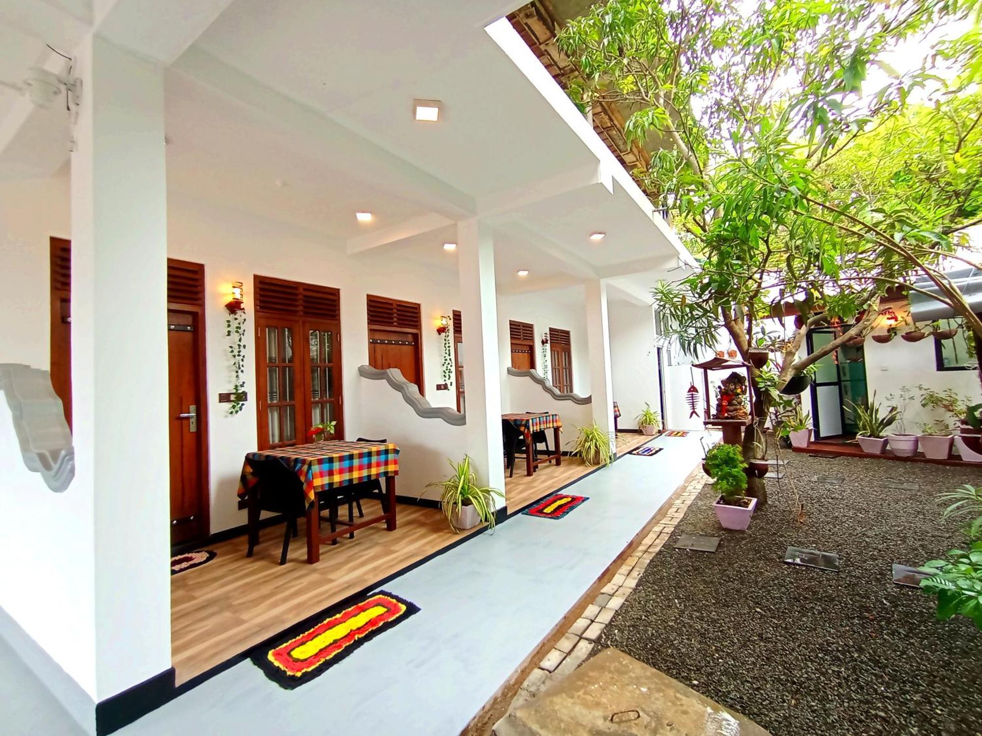 Ramesh Guesthouse Мирисса Экстерьер фото