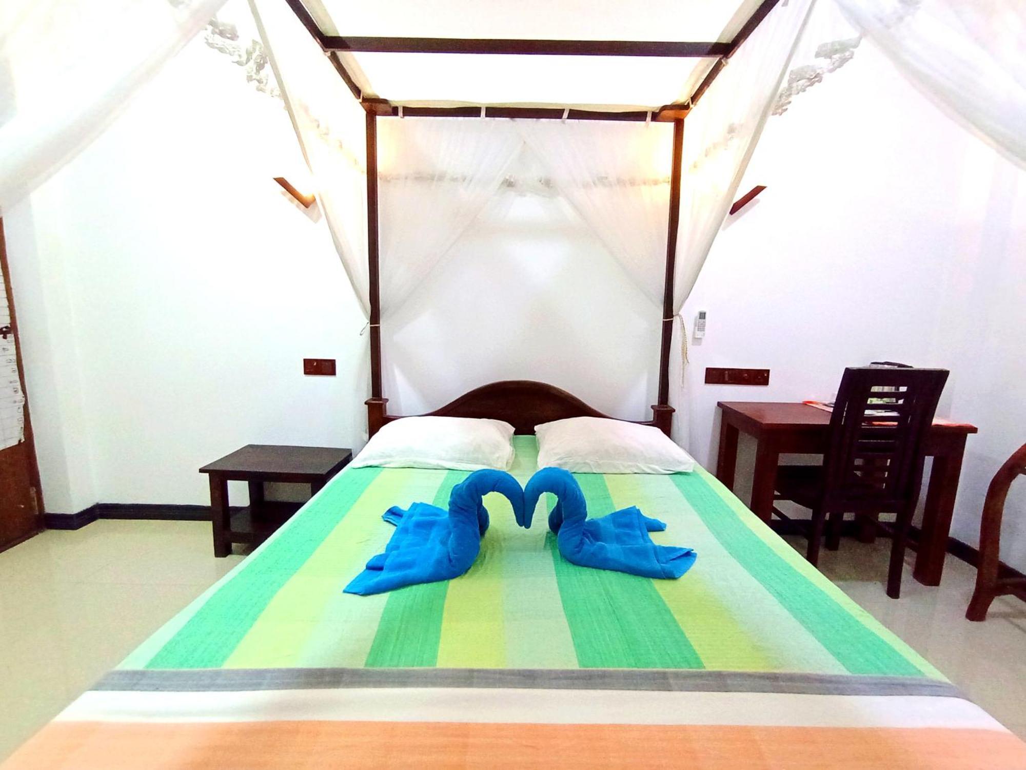 Ramesh Guesthouse Мирисса Экстерьер фото